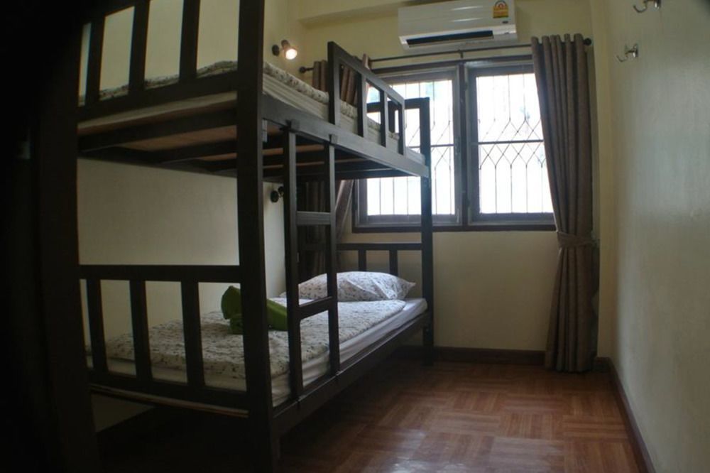 Bed Dee Time Hostel Bangkok Exteriör bild