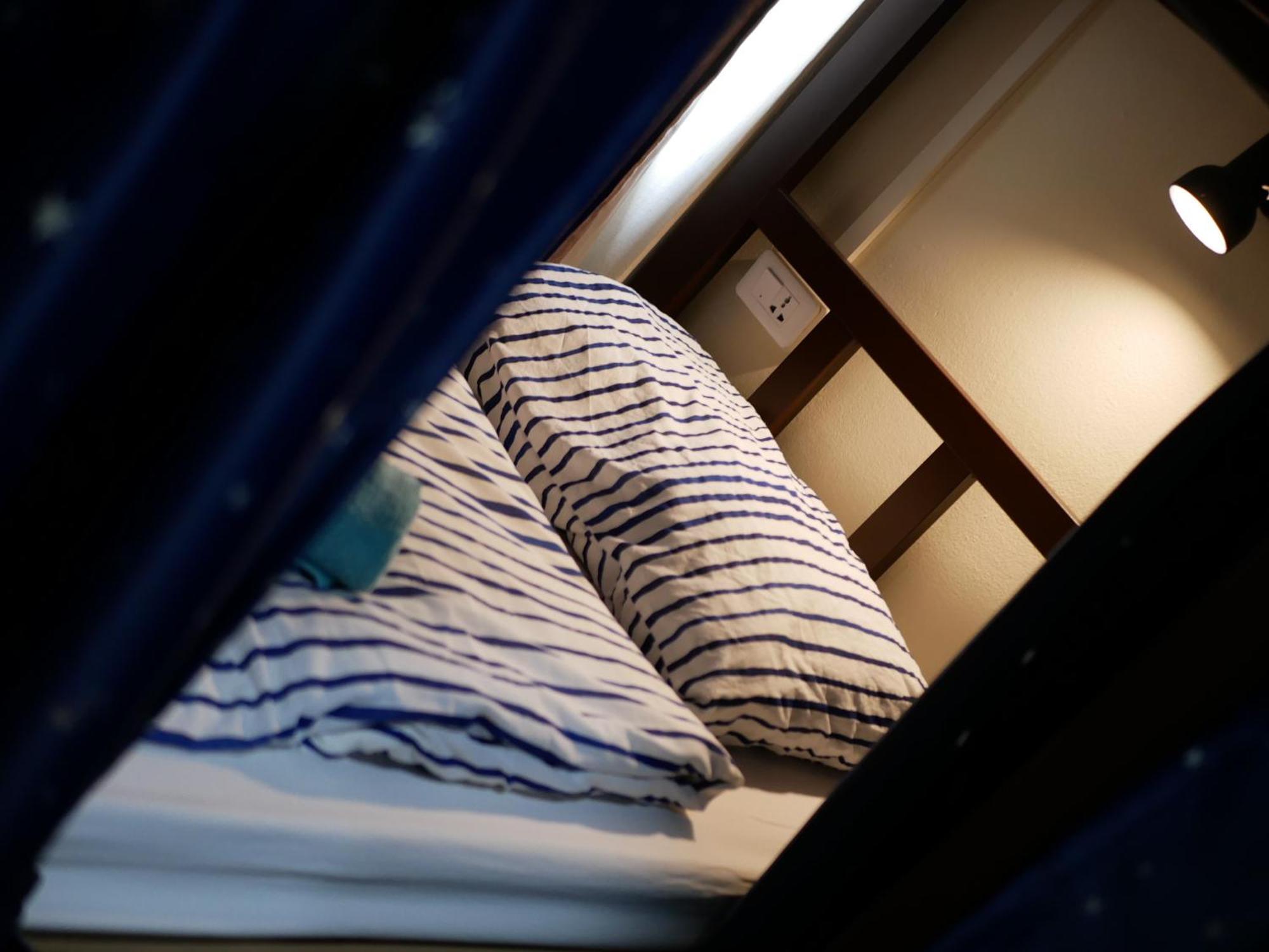 Bed Dee Time Hostel Bangkok Exteriör bild